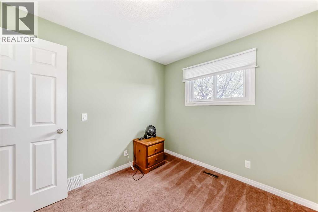 36 Castleglen Way Ne Property Photo 22