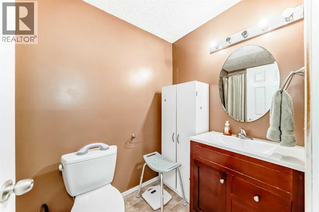 36 Castleglen Way Ne Property Photo 23