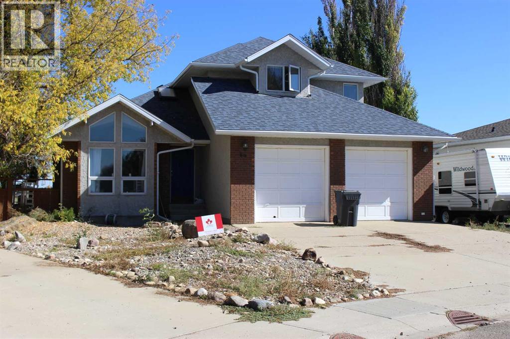 405 Maple Crescent Property Photo 1
