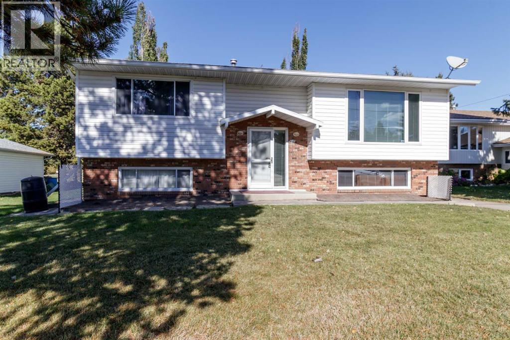 610 8 Street N Property Photo 2