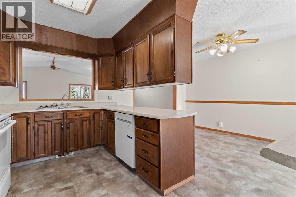 610 8 Street N Property Photo 17