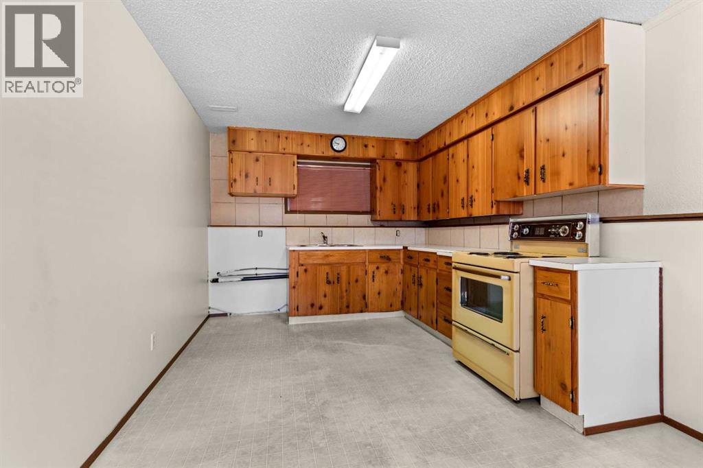 610 8 Street N Property Photo 22