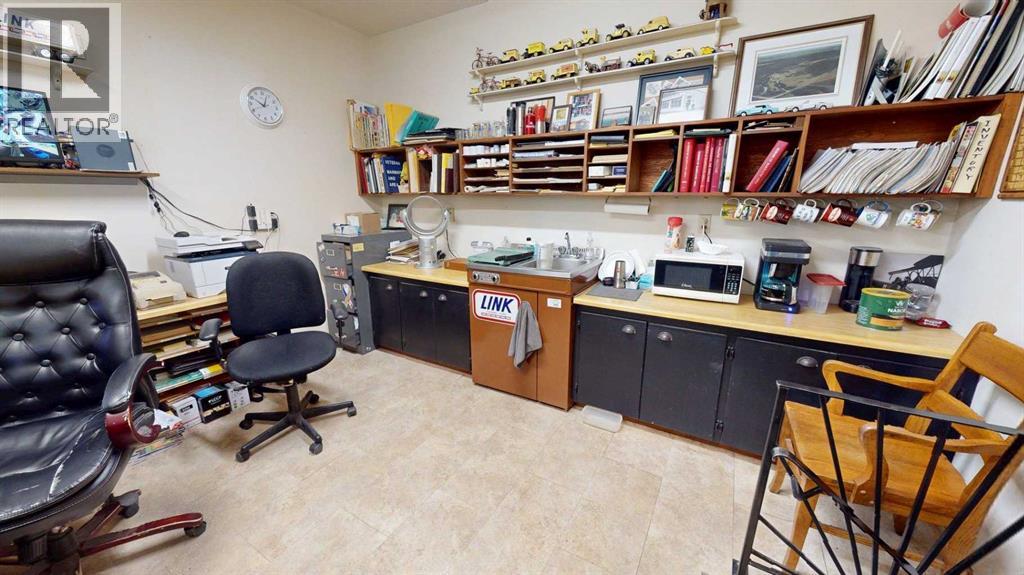 19 Railway Avenue N Property Photo 14