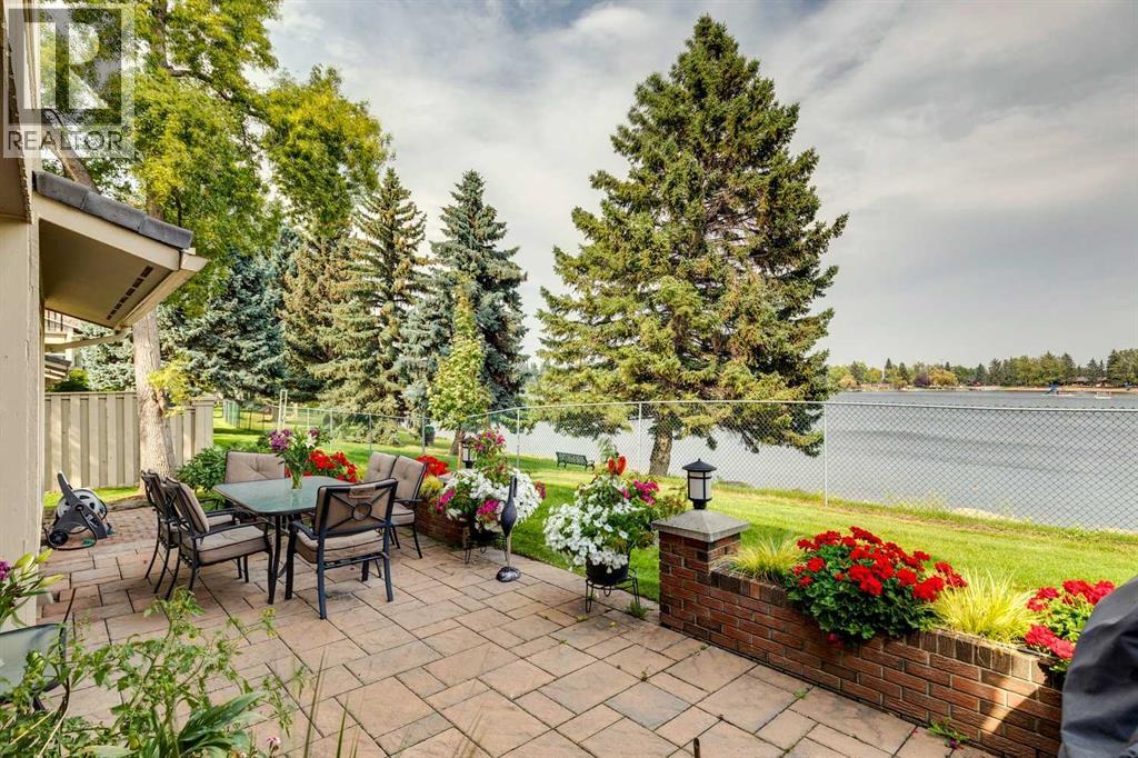 20 Midpark Crescent Southeast Property Photo 1