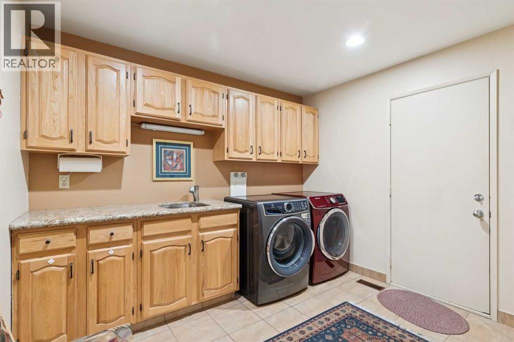 20 Midpark Crescent Southeast Property Photo 46