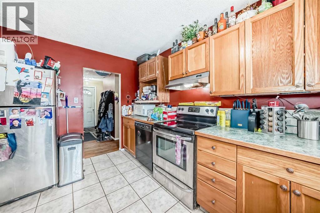 4939 45 Street Property Photo 4