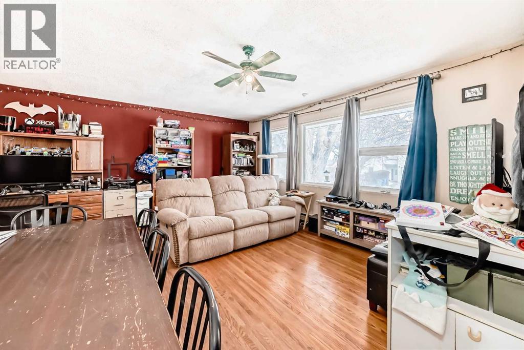 4939 45 Street Property Photo 6