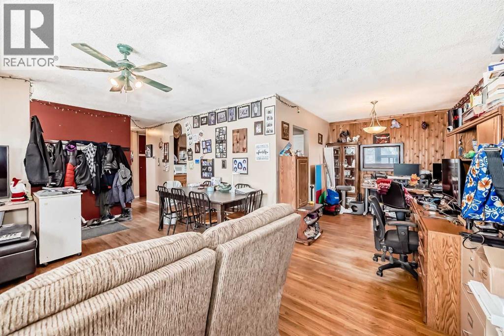 4939 45 Street Property Photo 7