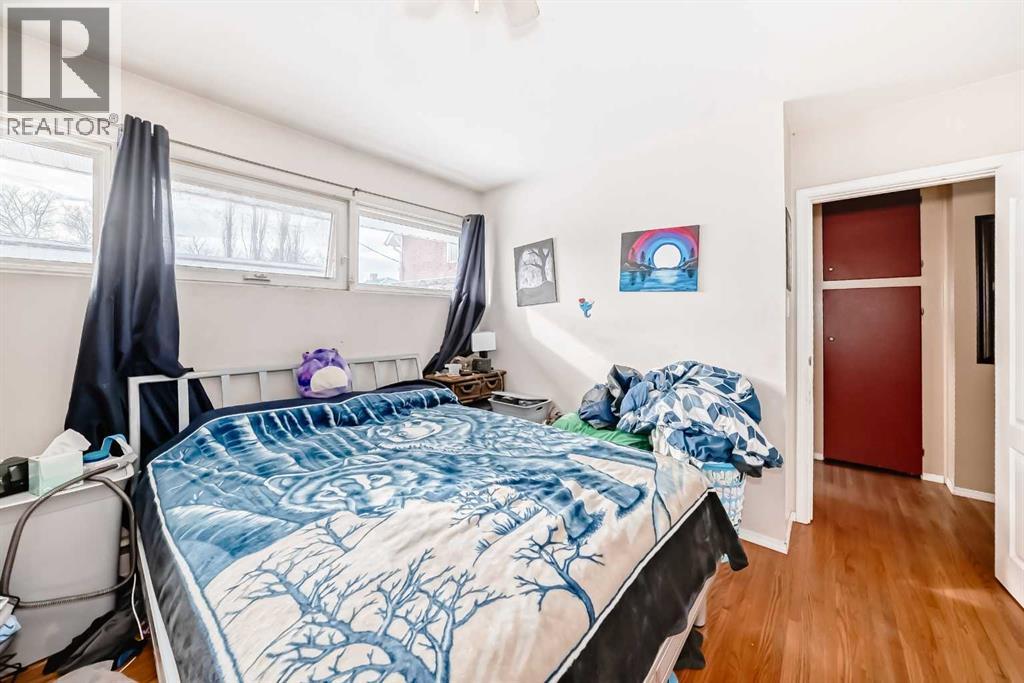 4939 45 Street Property Photo 8