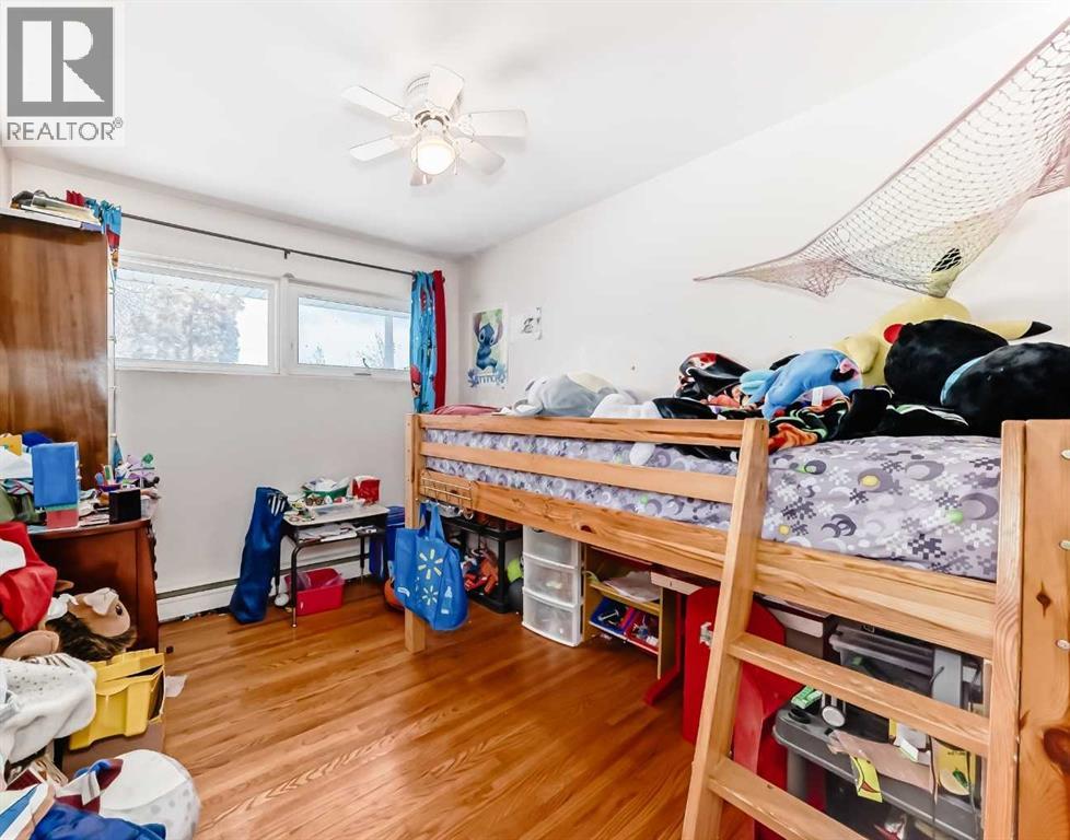 4939 45 Street Property Photo 11