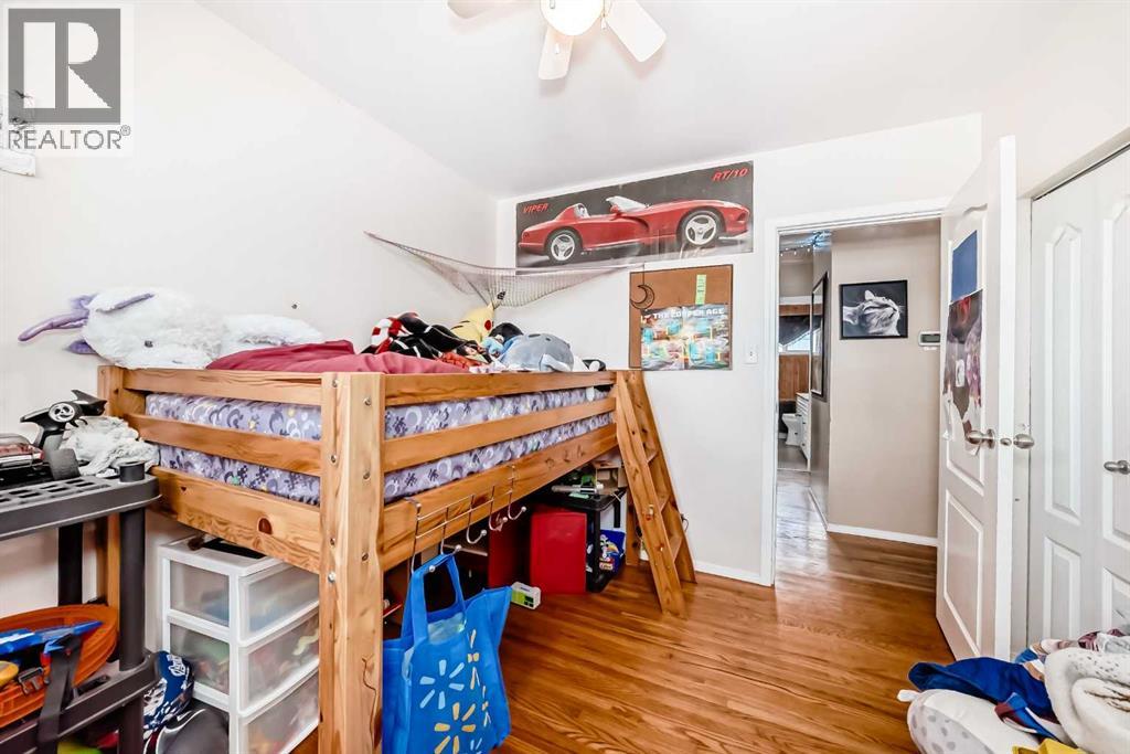 4939 45 Street Property Photo 12
