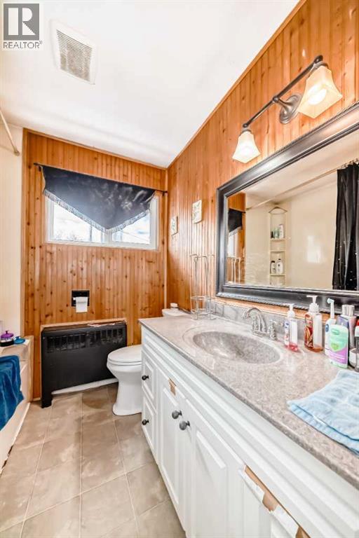 4939 45 Street Property Photo 14