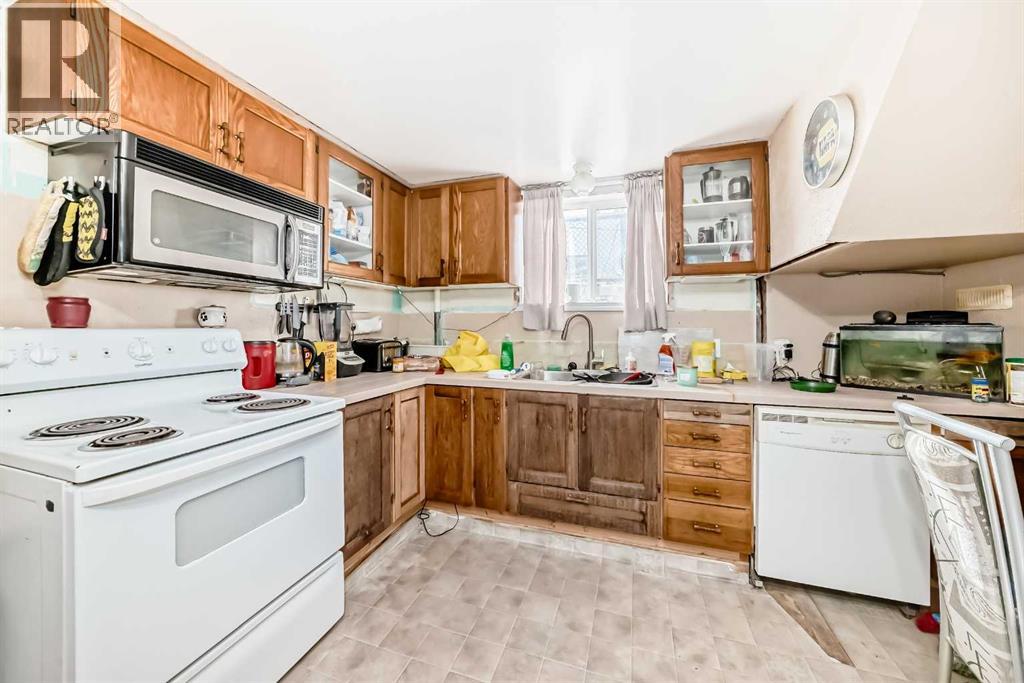 4939 45 Street Property Photo 15