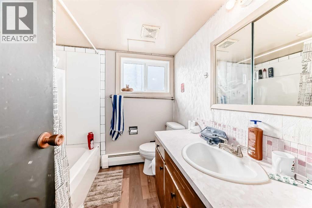 4939 45 Street Property Photo 17