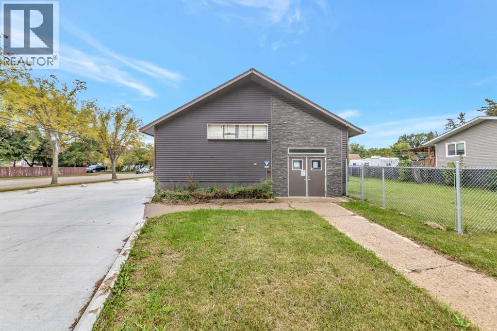 5501 51 Street Property Photo 2
