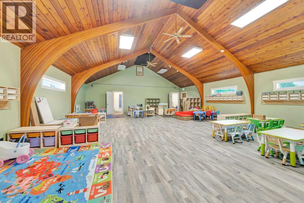 5501 51 Street Property Photo 5