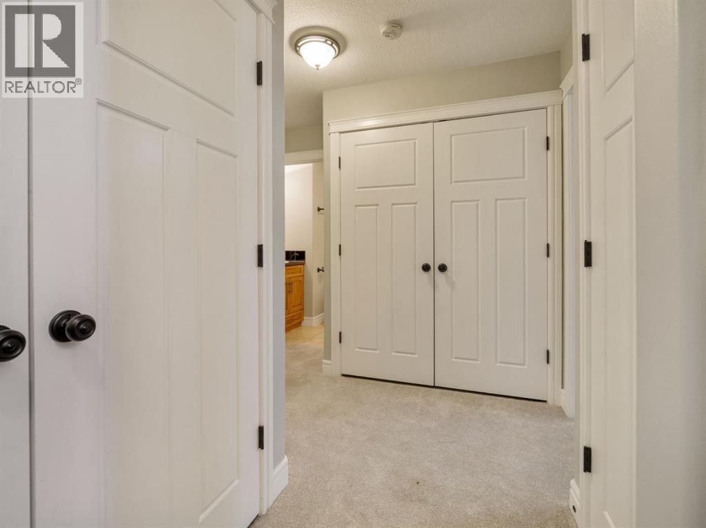 885 Mount Sundance Manor W Property Photo 18