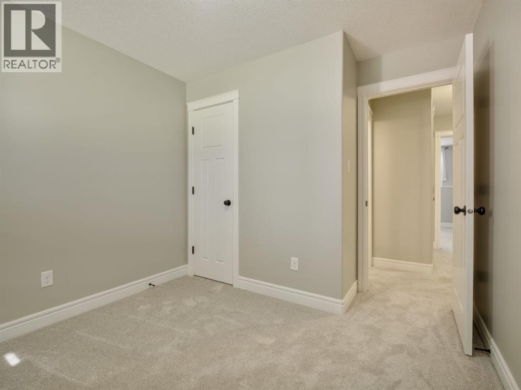 885 Mount Sundance Manor W Property Photo 26