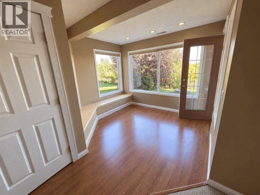 76 Valley Creek Crescent Nw Property Photo 2