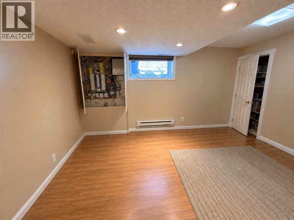 76 Valley Creek Crescent Nw Property Photo 5