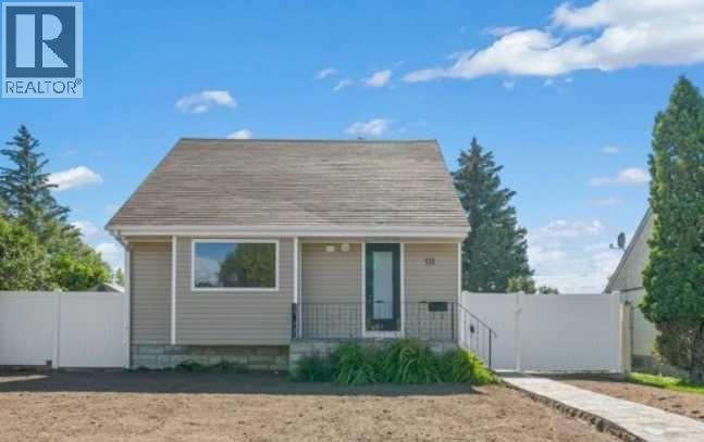 111 10 Street SW Property Photo 1