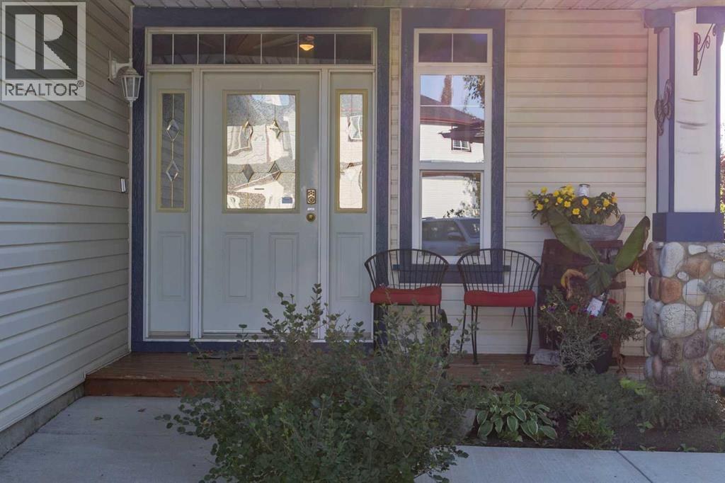 184 Cove Crescent Property Photo 2