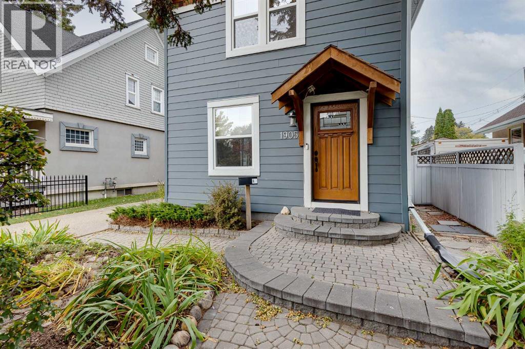 1905 2 Street Nw Property Photo 2