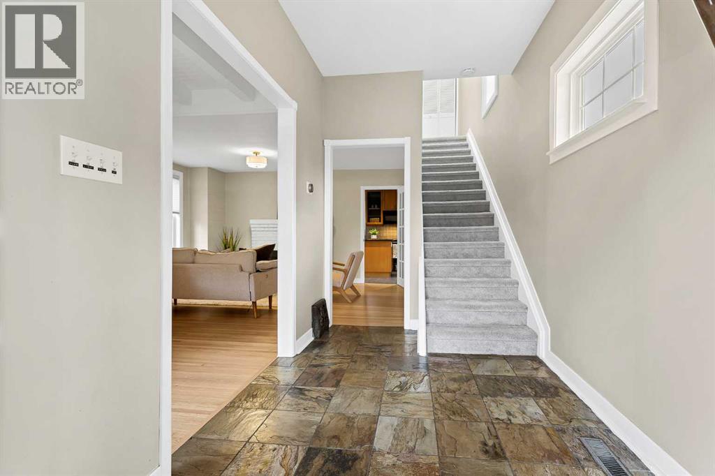1905 2 Street Nw Property Photo 3
