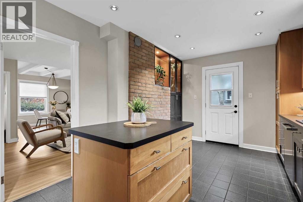 1905 2 Street Nw Property Photo 12