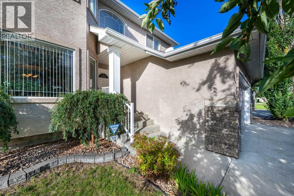 112 Cove Crescent Property Photo 2