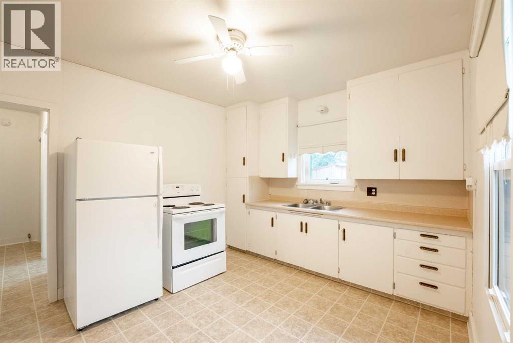 5603 56 Street Property Photo 9