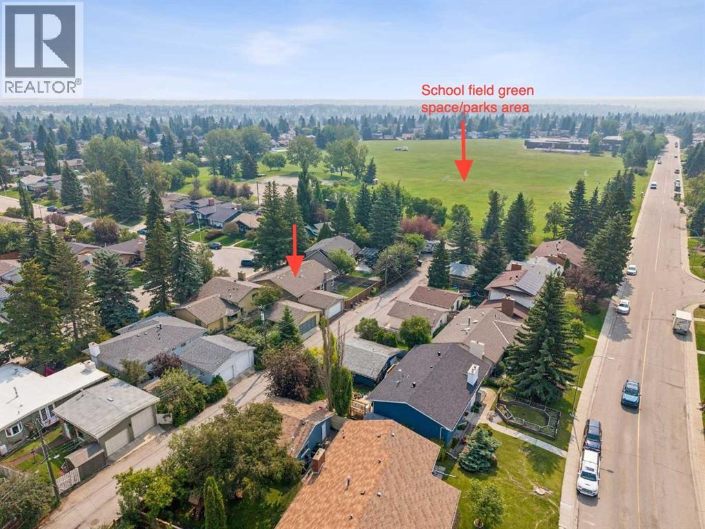 856 Lake Twintree Crescent Se Property Photo 2