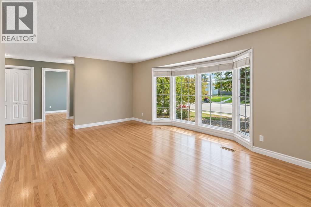 856 Lake Twintree Crescent Se Property Photo 6