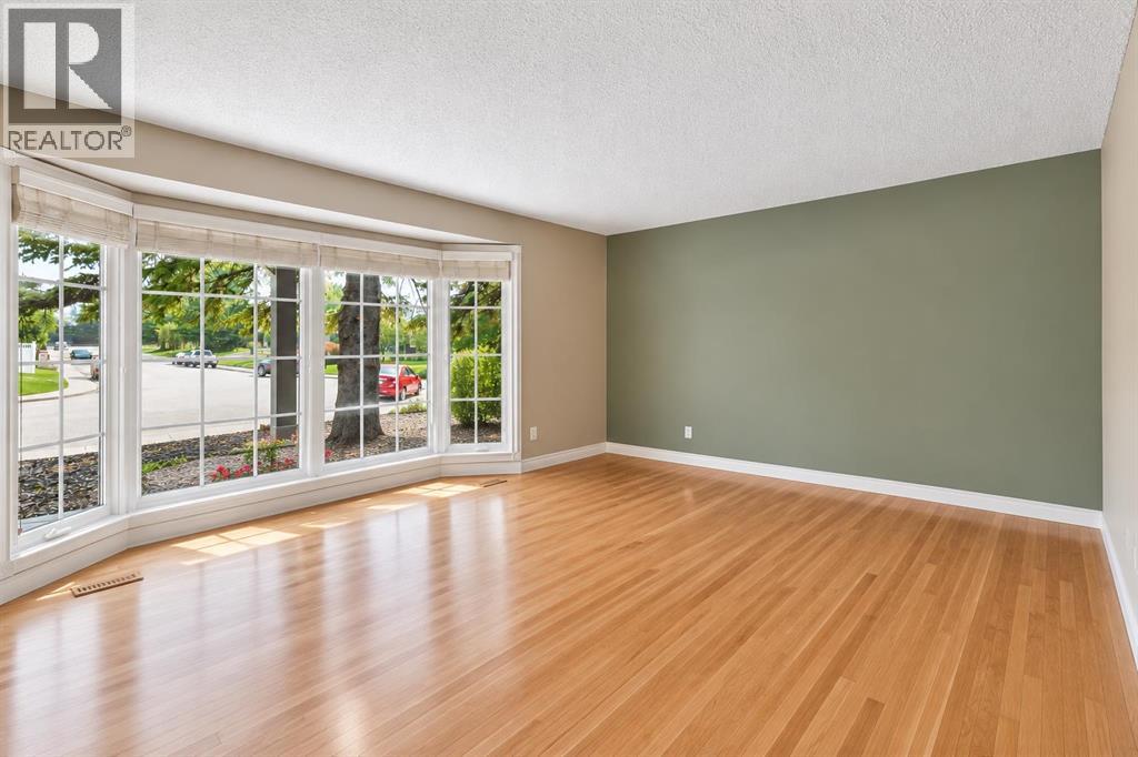 856 Lake Twintree Crescent Se Property Photo 8