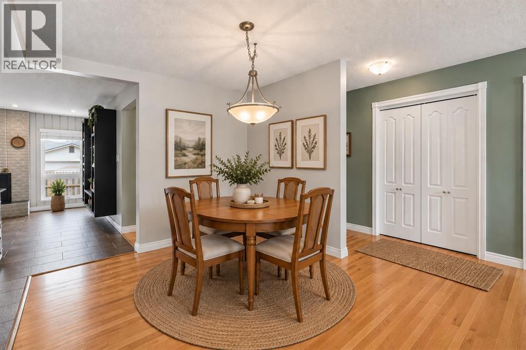 856 Lake Twintree Crescent Se Property Photo 9