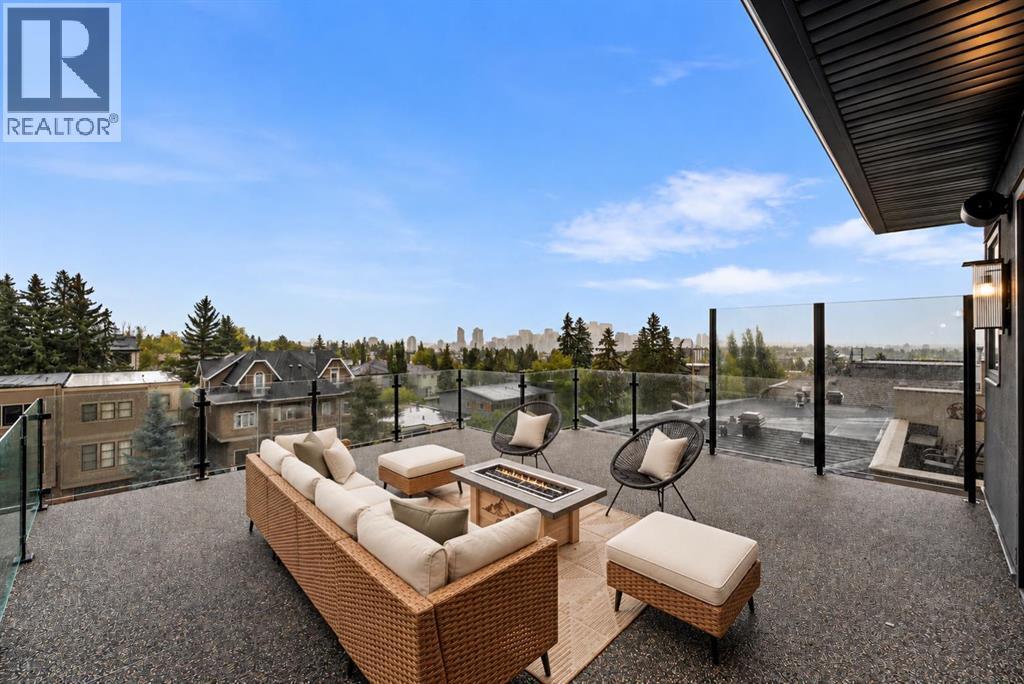 2021 27 Avenue Sw Property Photo 2