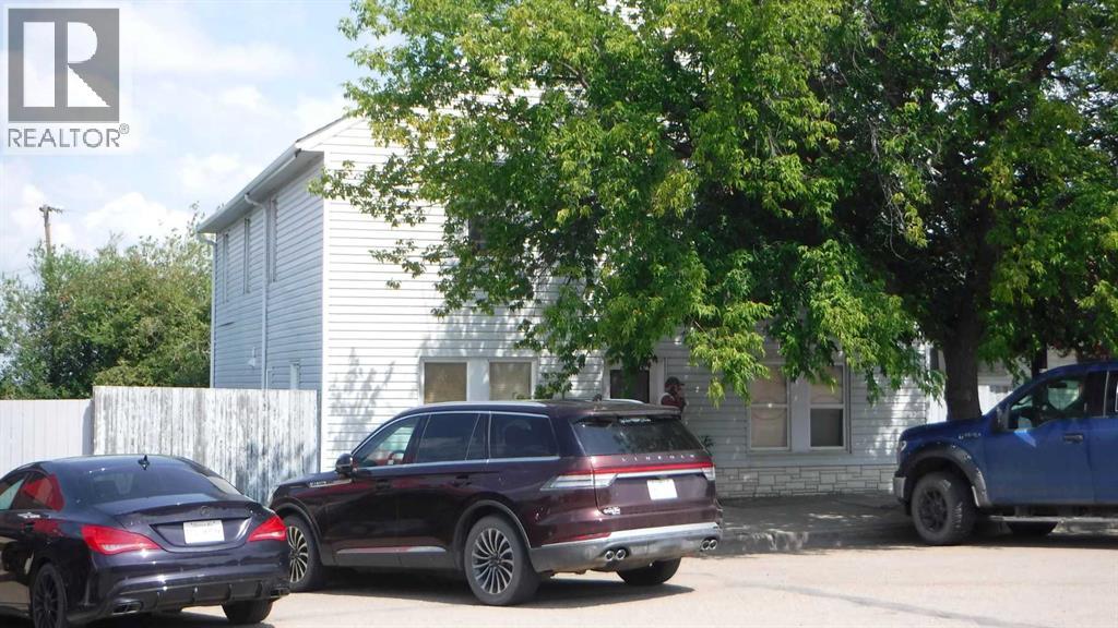 5013 50 Avenue Property Photo 2