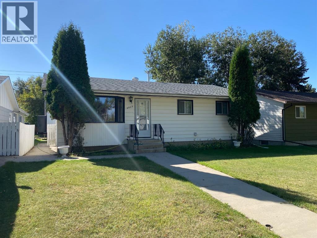 6609 45 Avenue Property Photo 1
