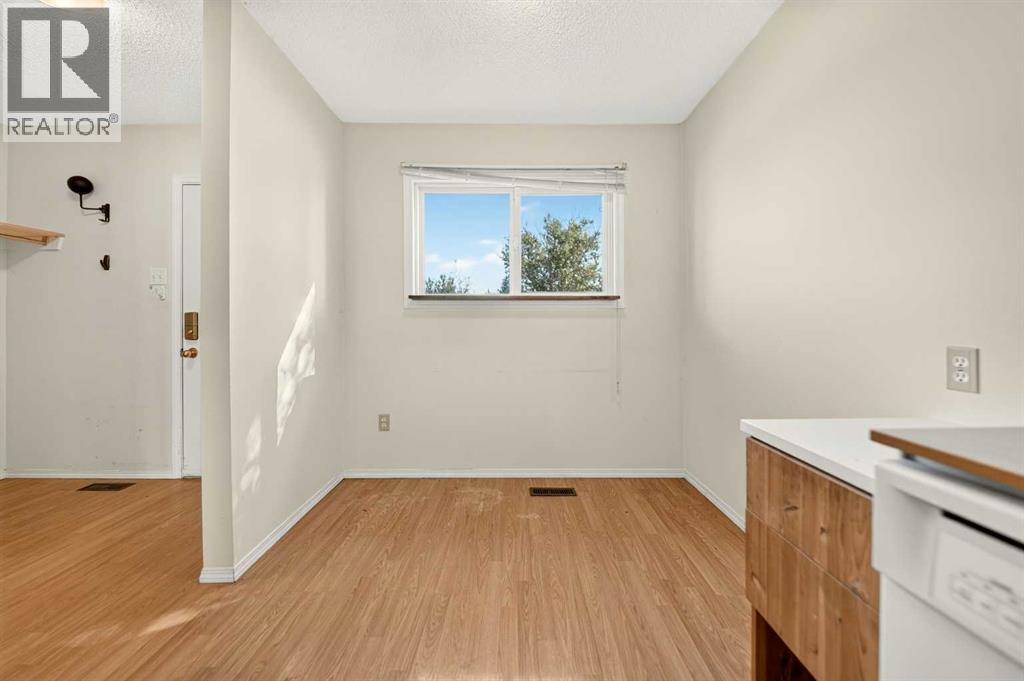 55 Lemoyne Crescent West Property Photo 4