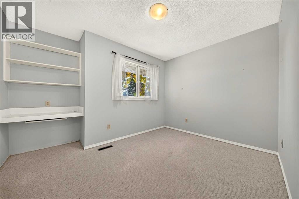55 Lemoyne Crescent West Property Photo 27