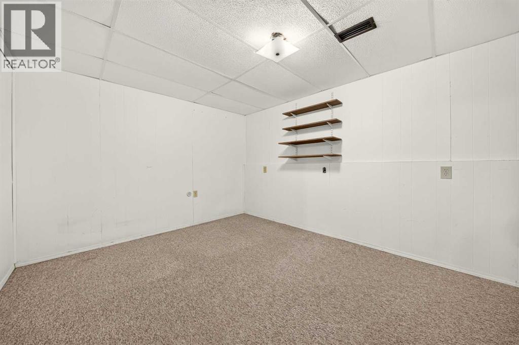55 Lemoyne Crescent West Property Photo 34