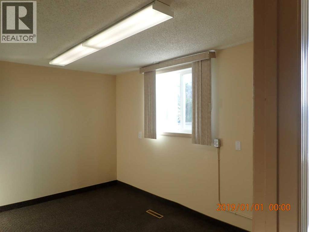 4819 48 Avenue Property Photo 9