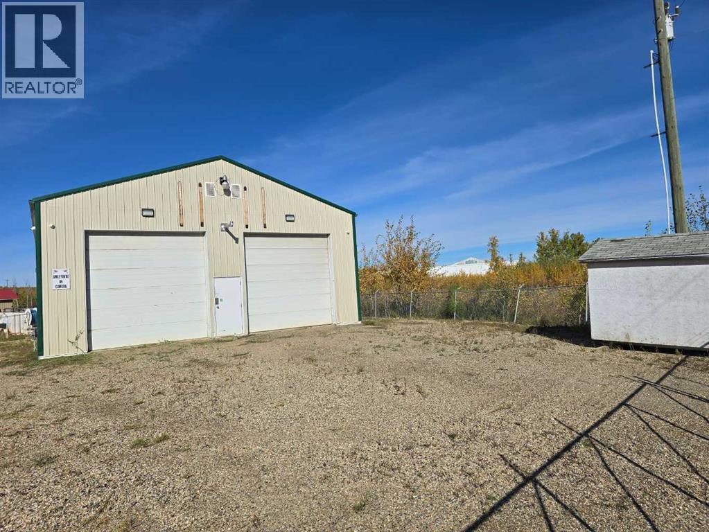 10302 77 Street Property Photo 2