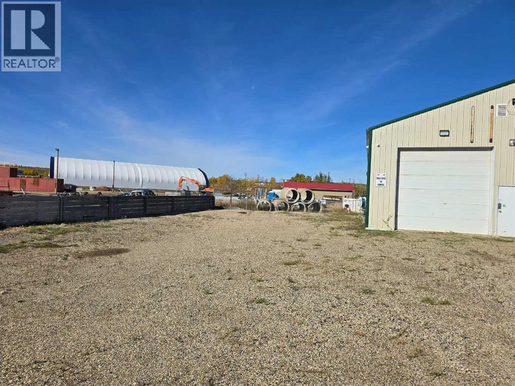 10302 77 Street Property Photo 3