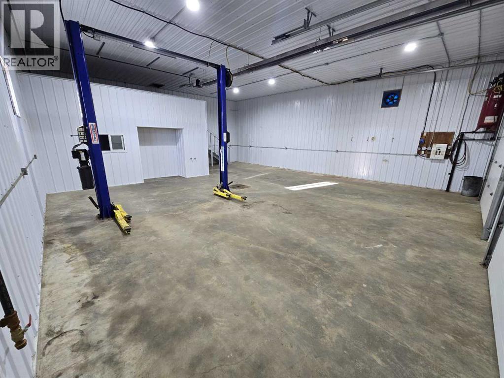 10302 77 Street Property Photo 5