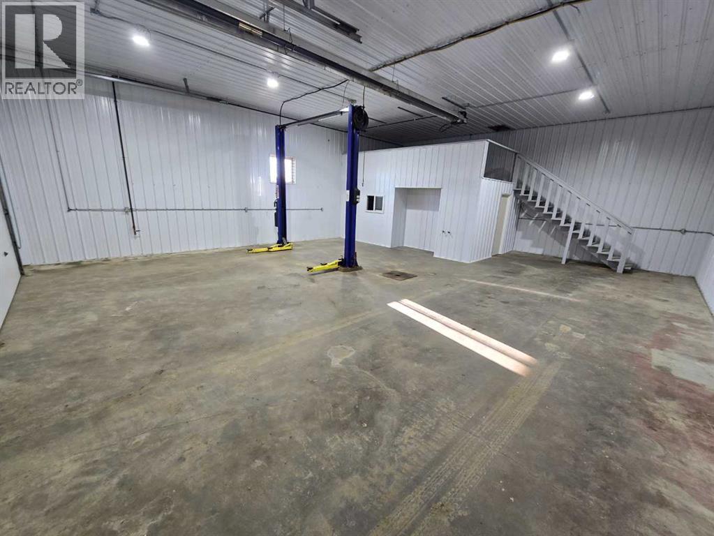10302 77 Street Property Photo 6