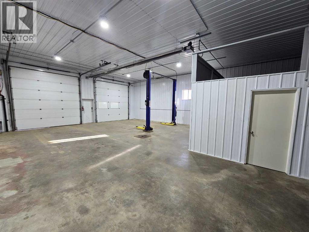 10302 77 Street Property Photo 8