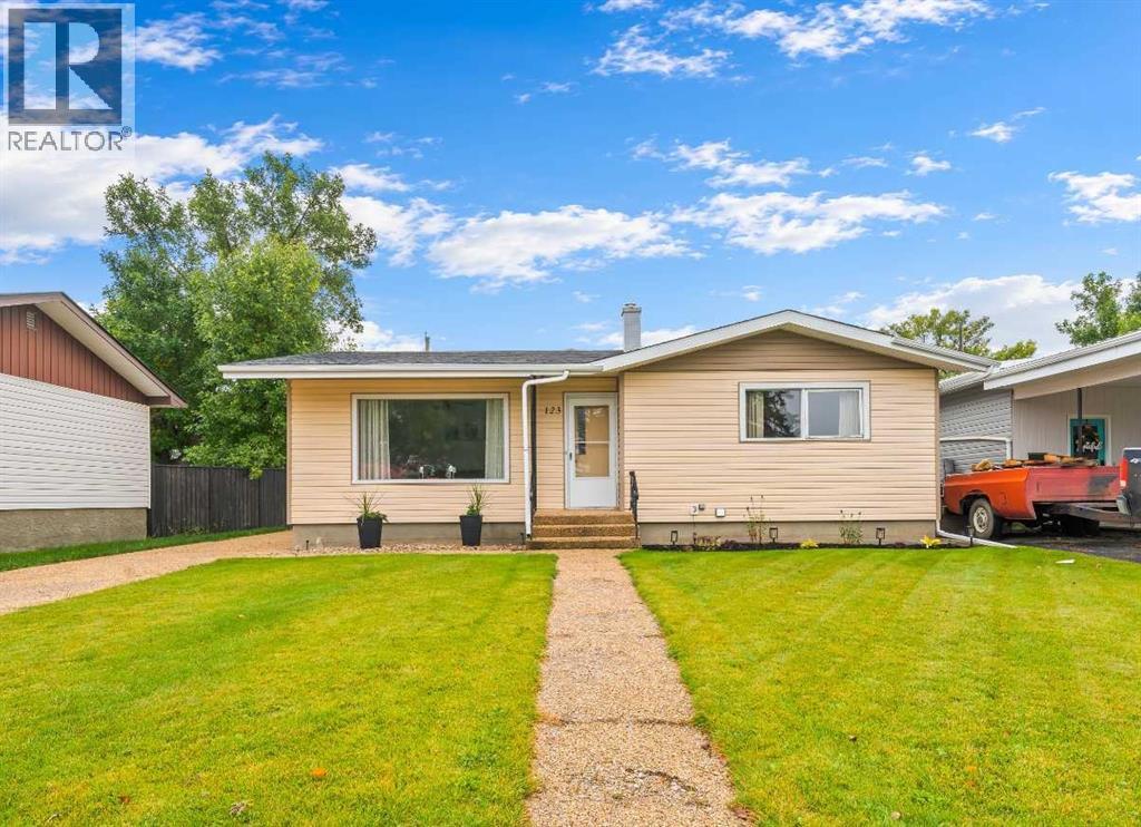 123 3 Avenue E Property Photo 1