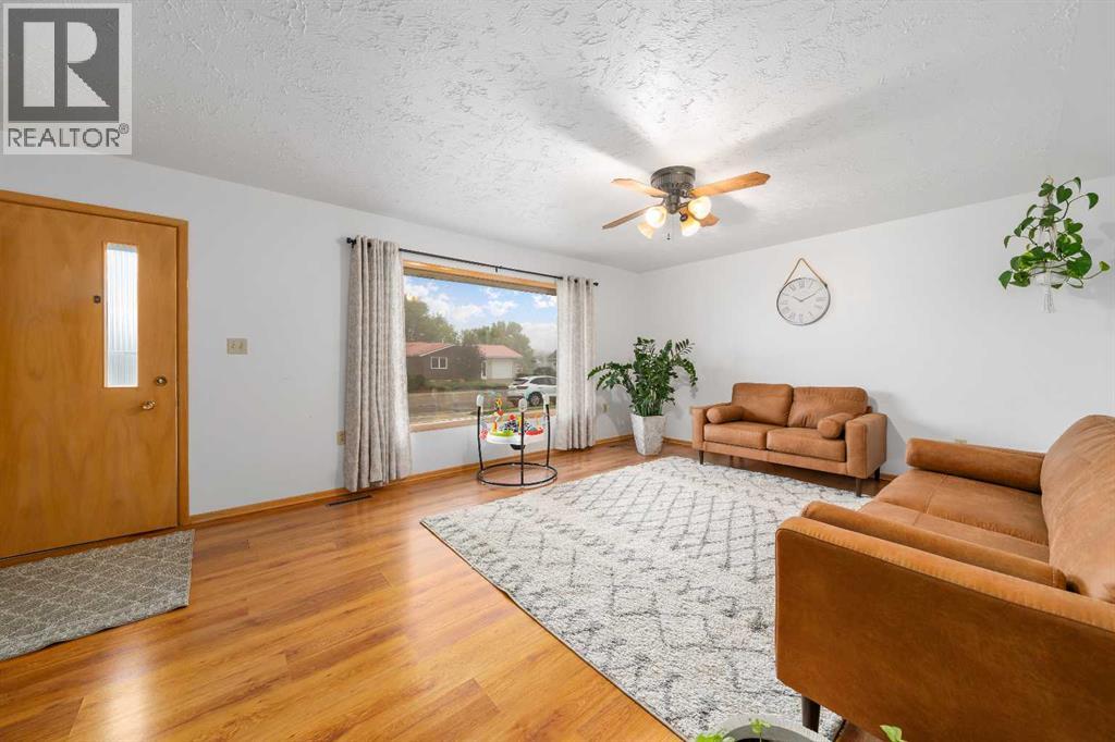 123 3 Avenue E Property Photo 5