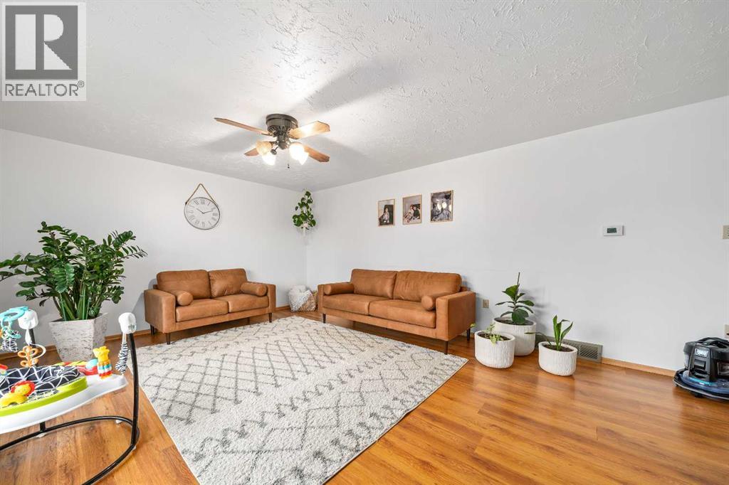 123 3 Avenue E Property Photo 6